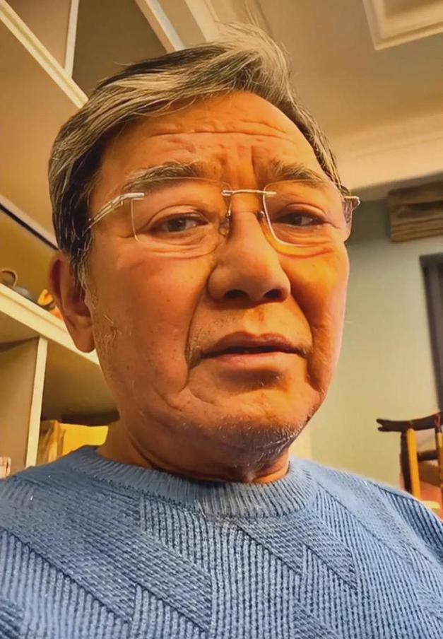 李立群抽外烟视频播放